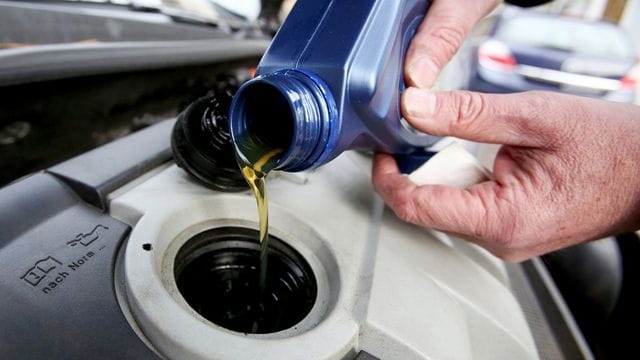Es gibt eine Vielzahl an Motorölen. Es gibt eine Vielzahl an Motorölen.