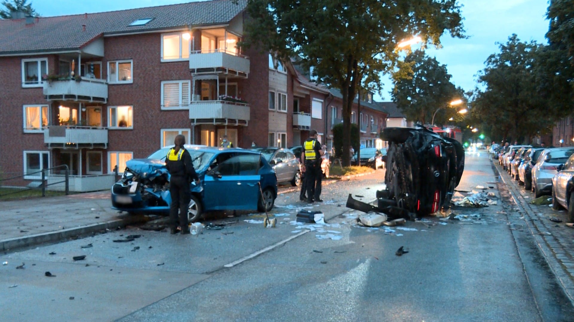 Die Unfallstelle: Ein junger Pizzabote kam am Montagabend in Hamburg ums Leben.