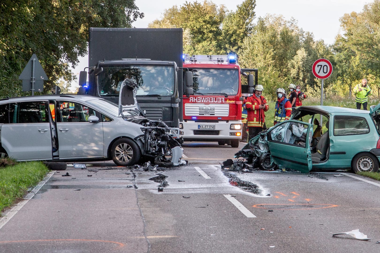 Auto fängt nach Unfall Feuer - Fahrer stirbt im Krankenhaus