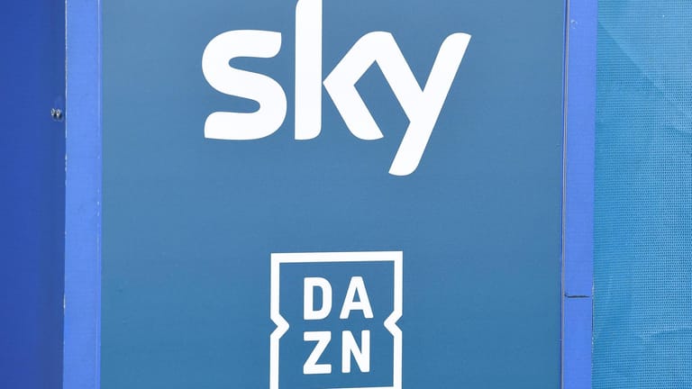 Sky und DAZN: Die beiden Pay-TV-Sender haben sich erneut die Live-Rechte an der Bundesliga gesichert.