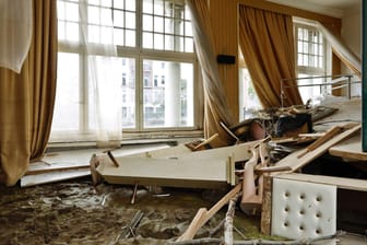 Das Kurhaus von Bad Neuenahr im Ahrtal, verwüstet von der Flut: Jetzt wurden Hilfen für die betroffenen Gebiete beschlossen.