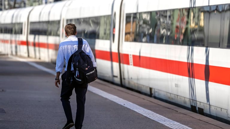 Zum Zug oder vom Zug weg? Viele Lokführer verlassen im Zuge des Streiks ab Mittwoch die Züge.