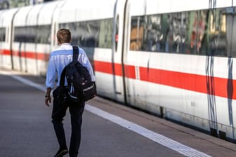 Zum Zug oder vom Zug weg? Viele Lokführer verlassen im Zuge des Streiks ab Mittwoch die Züge.
