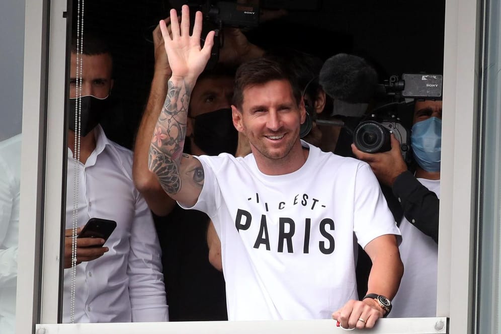 Da ist er: Lionel Messi ist in Paris gelandet.
