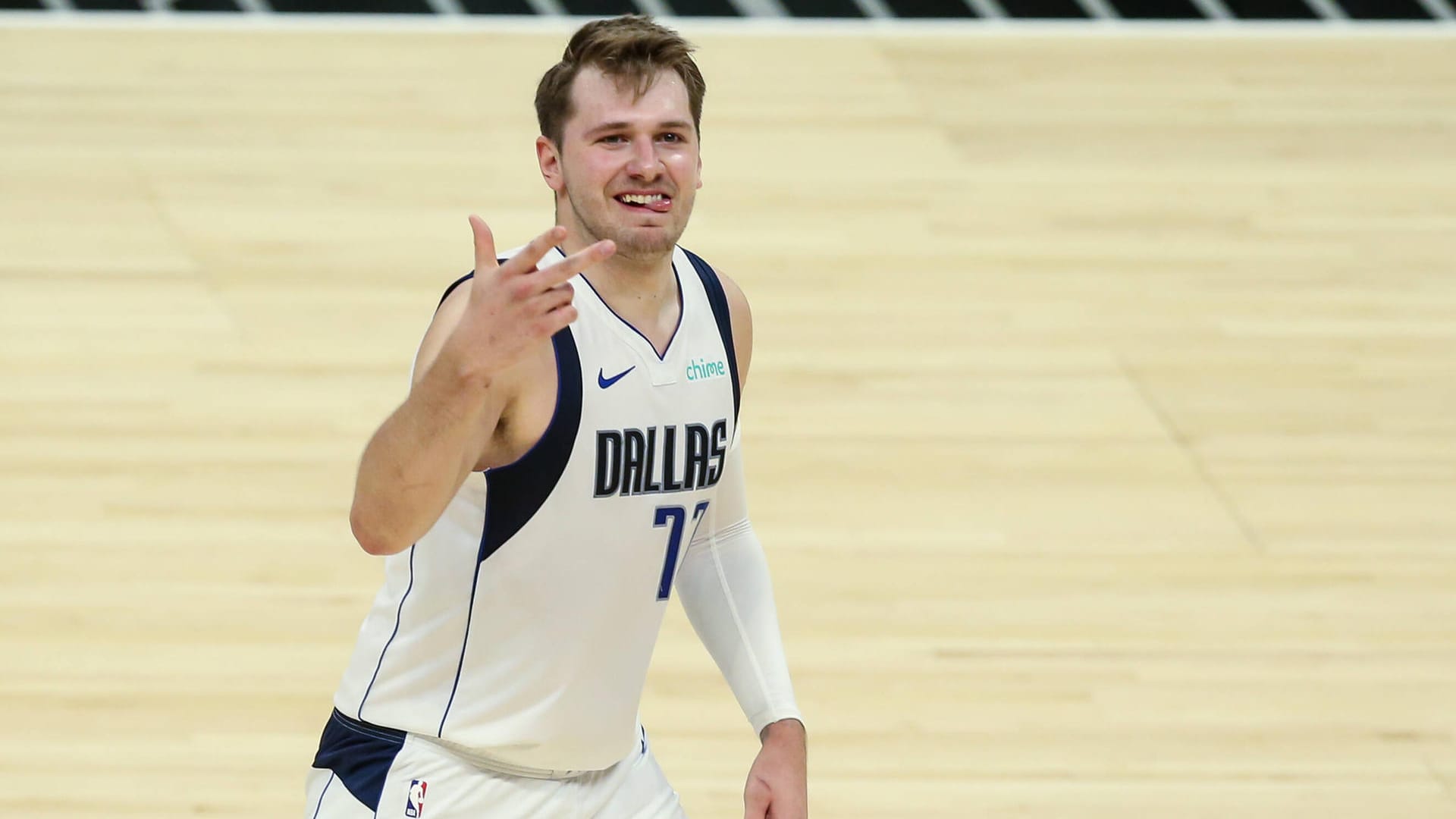 Er hat gut lachen: Luka Doncic hat einen neuen Mega-Vertrag unterschrieben. Er hat gut lachen: Luka Doncic hat einen neuen Mega-Vertrag unterschrieben.