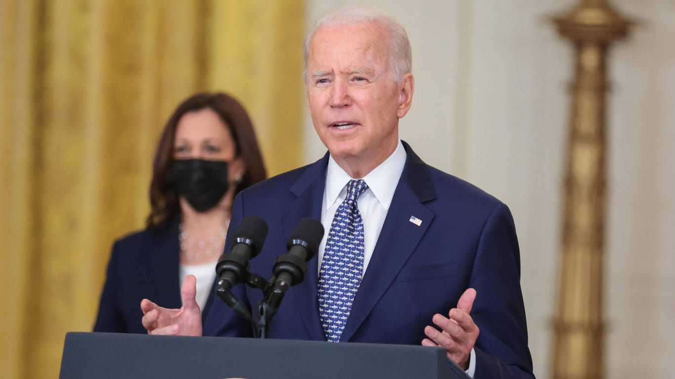 US-Präsident Joe Biden und Vize-Präsidentin Kamala Harris: Der Senat verabschiedete ein zentrales Vorhaben von Biden.