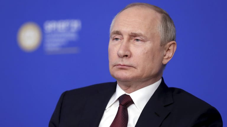 Der russische Präsident Wladimir Putin bei einer Impfstoff-Konferenz (Archivbild). Im eigenen Land wird Sputnik V mit Skepsis wahrgenommen.