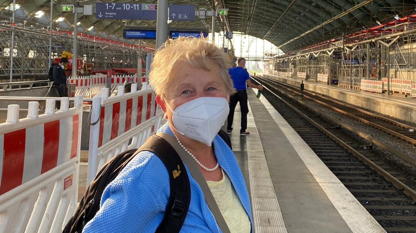 Helene Mergl aus Unterfranken kann trotz des Bahnstreiks unter der Maske noch gut lachen.