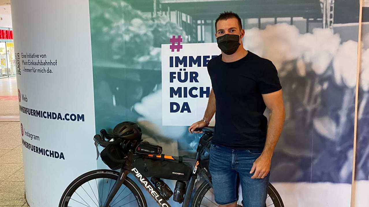 Emilio Poloni mit Rad: Der italienische Tourist wurde vom Bahnstreik völlig überrascht, muss nun mit einem Flieger nachhause.