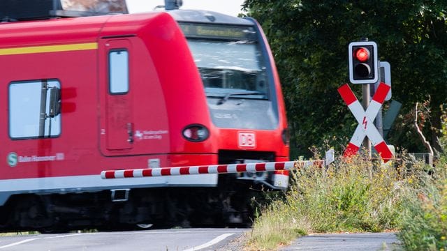 Eine S-Bahn der Deutschen Bahn (DB)