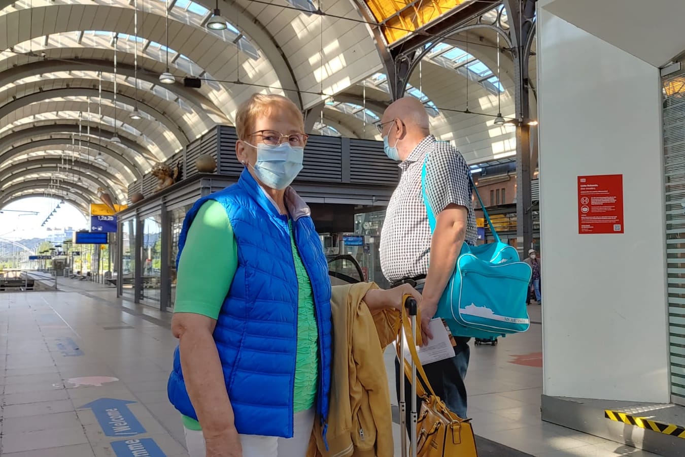 Gestrandetes Kreuzfahrer-Ehepaar am Kieler Bahnhof: "Die ganze Erholung ist futsch."