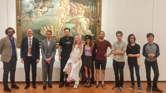 Gruppenbild vor Botticellis "Venus": Elon Musk mit seiner Familie in den Uffizien. Gruppenbild vor Botticellis "Venus": Elon Musk mit seiner Familie in den Uffizien.