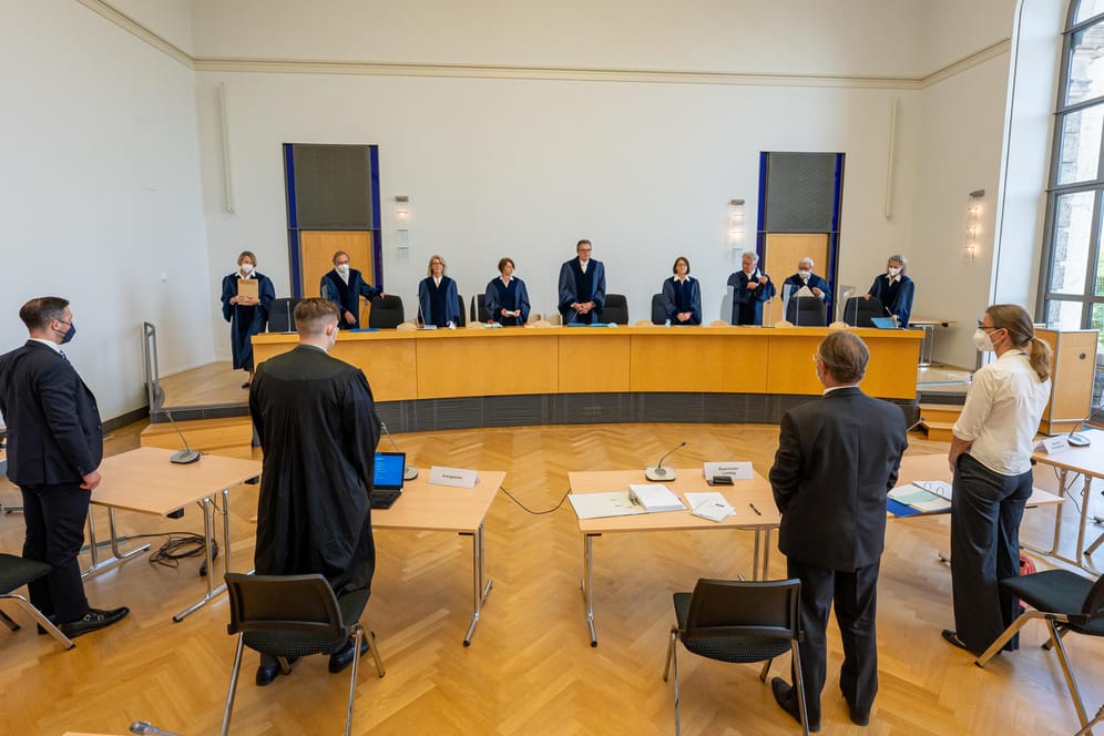 Vertreter der AfD und des Landtags im Gerichtssaal in München: Die AfD-Landtagsfraktion hatte gegen den bayerischen Landtag geklagt, nun wurde das Urteil verkündet.