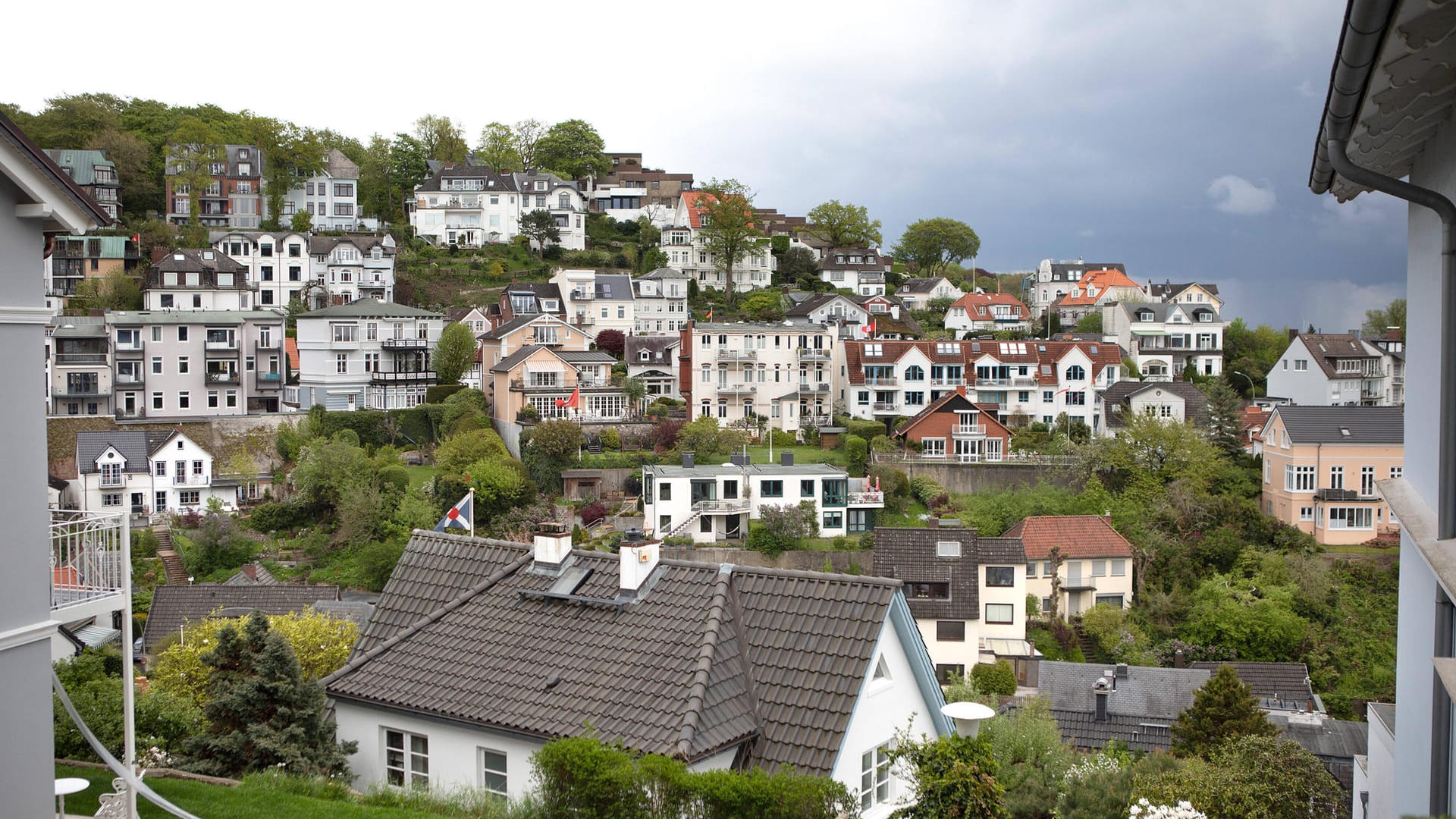 Das Treppenviertel am Suellberg in Hamburg-Blankenese: Rund 5.000 Stufen gibt es in Blankenese.