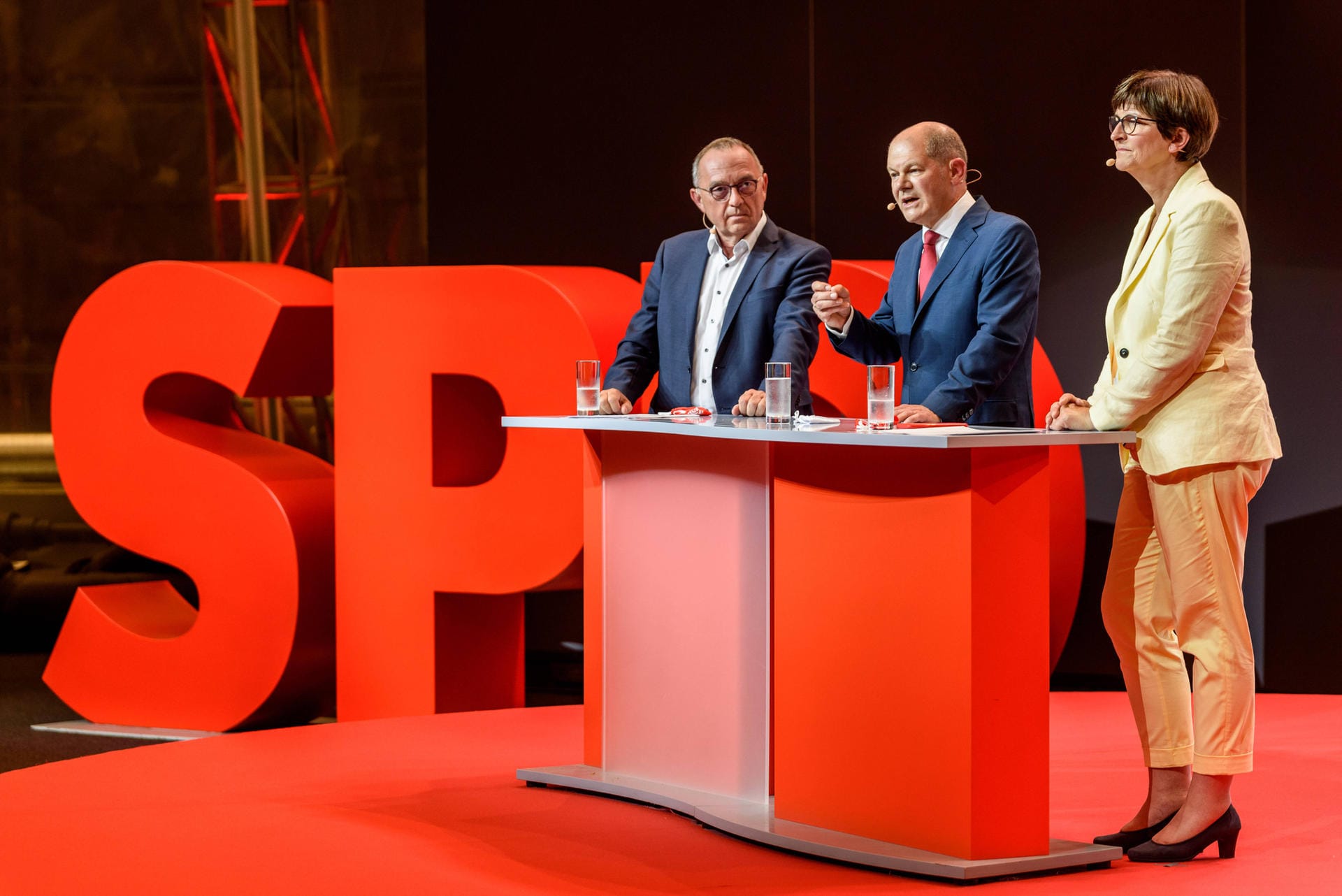 Olaf Scholz mit den Parteivorsitzenden Norbert Walter-Borjans und Saskia Esken: Bereits im August 2020 wurde entschieden, dass er seine Partei als Kanzlerkandidat in die Bundestagswahl führen soll.