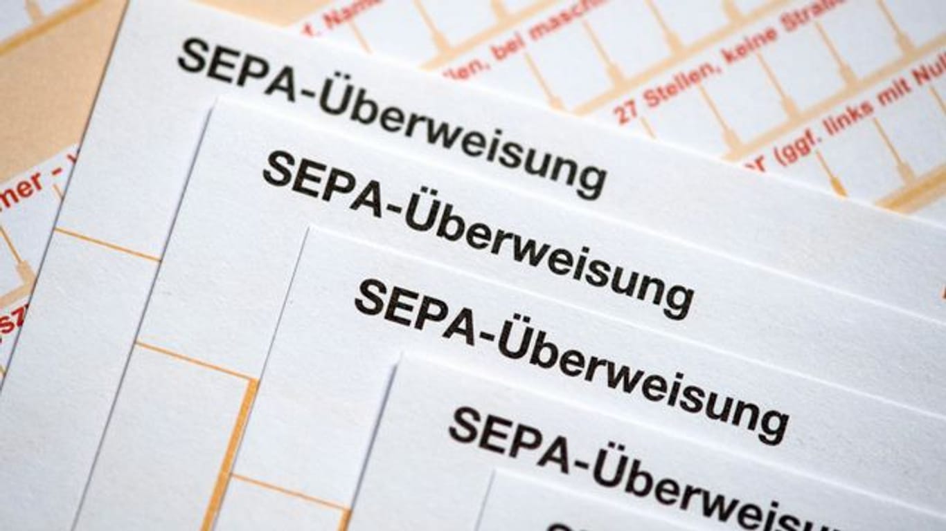 Für Sepa-Überweisungen dürfen Unternehmen keine Gebühren verlangen.