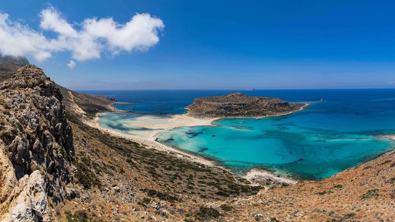 Insel Kreta (Symbolbild): Zwei Deutsche müssen sich auf der Urlaubsinsel vor Gericht verantworten.