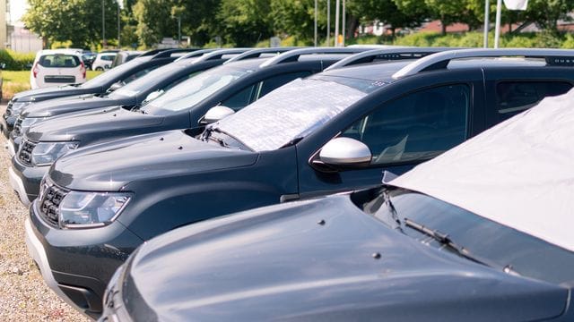 Damit das Fahrzeuginnere sich im Sommer weniger stark aufheizt, gibt es Gadgets. Damit das Fahrzeuginnere sich im Sommer weniger stark aufheizt, gibt es Gadgets.