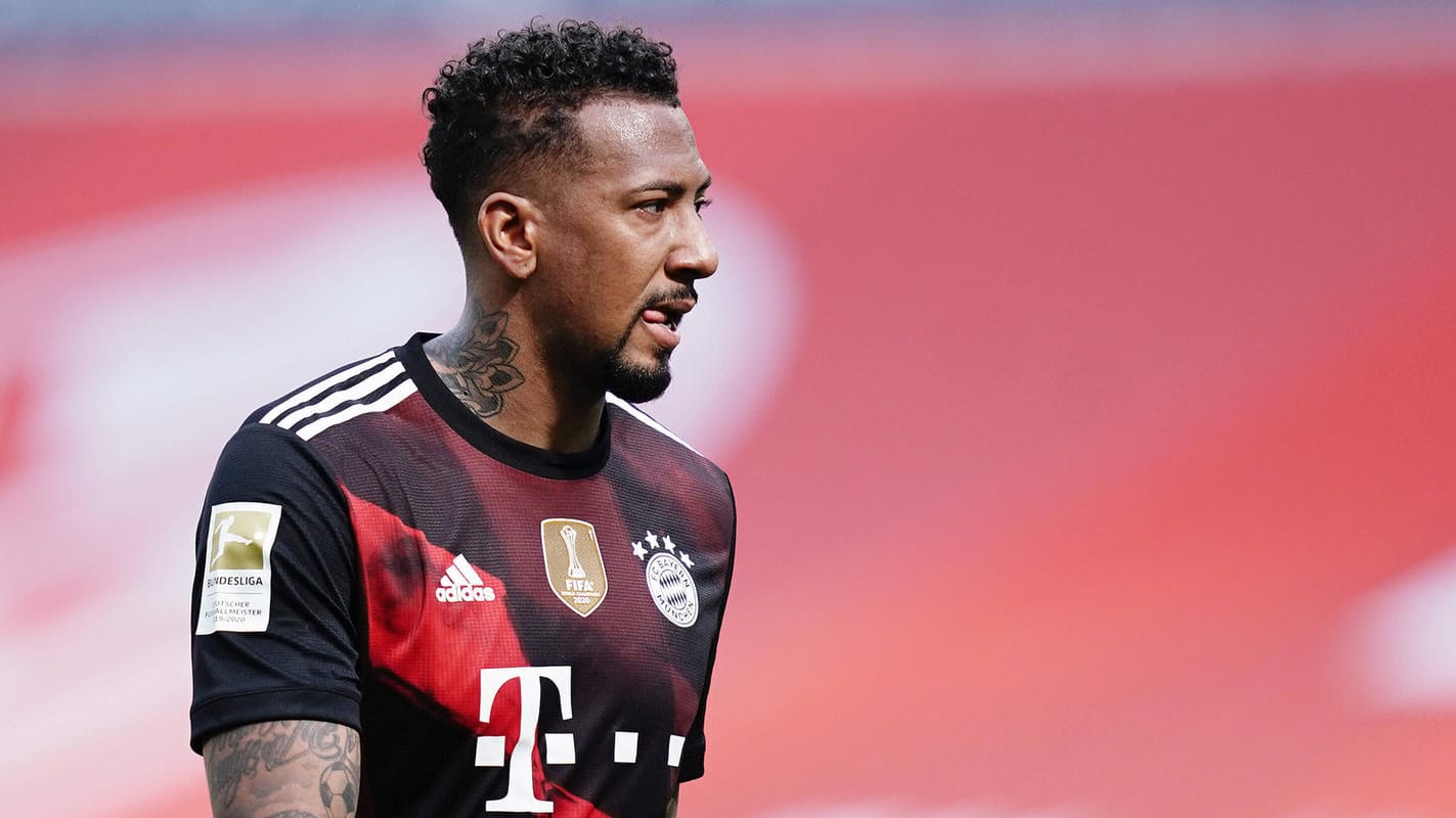 Jérôme Boateng ist weiterhin auf Klubsuche. Der Weltmeister von 2014 ist nach seinem Vertragsende beim FC Bayern im Sommer vereinslos. In der Vergangenheit wurde er mit dem FC Sevilla, Tottenham Hotspur, aber auch Hertha BSC in Verbindung gebracht. Der 32-Jährige ist nicht der einzige prominente Name, der momentan ohne Klub ist. t-online stellt Ihnen einige von ihnen vor.