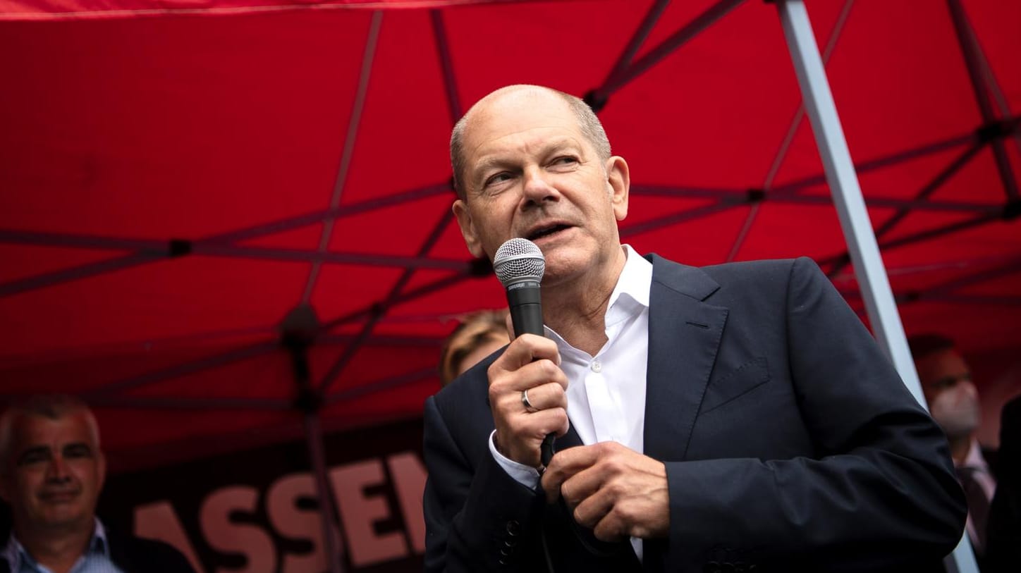 Olaf Scholz bei einer Wahlkampfveranstaltung in Niedersachsen (Archivbild). Der Kanzlerkandidatin beabsichtigt den Mindestlohn schnellstens einzuführen.