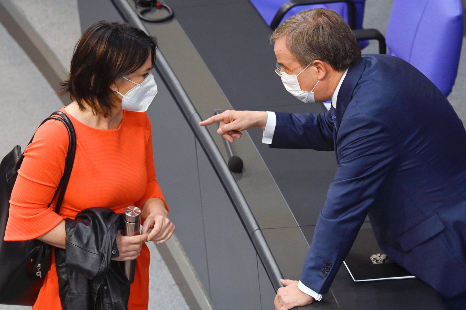 Annalena Baerbock und Armin Laschet im Bundestag: Ihre Parteien sind derzeit in den Umfragen am stärksten, doch Kanzlerchancen hat auch Olaf Scholz.