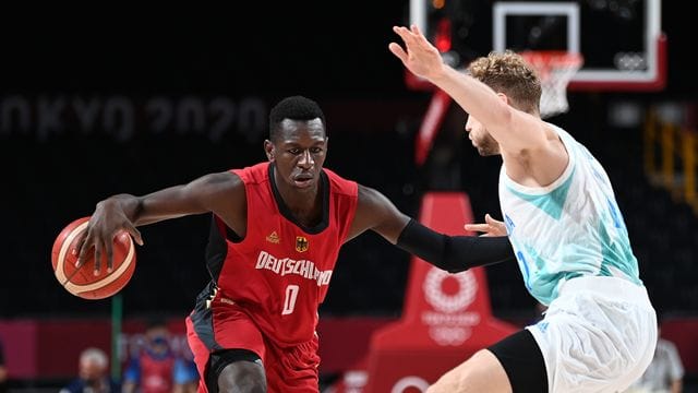 Isaac Bonga (l) wechselt nach Toronto.