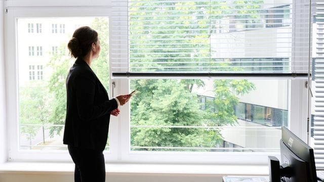 Der Anteil an Frauen in den Aufsichtsräten großer öffentlicher Unternehmen ist weiter leicht gestiegen, in den Vorständen gibt es dagegen im Jahresvergleich keine Bewegung.