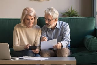 Kompliziert (Symbolbild): Immer mehr Rentner müssen mittlerweile Einkommensteuer bezahlen – einigen droht durch die Reform eine Doppelbesteuerung.