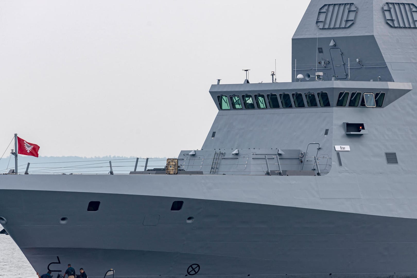 Ein Marineschiff für Israel (Archivbild): Aktivisten setzten sich in Kiel vor ein Schiff, um es am Auslaufen zu hindern.
