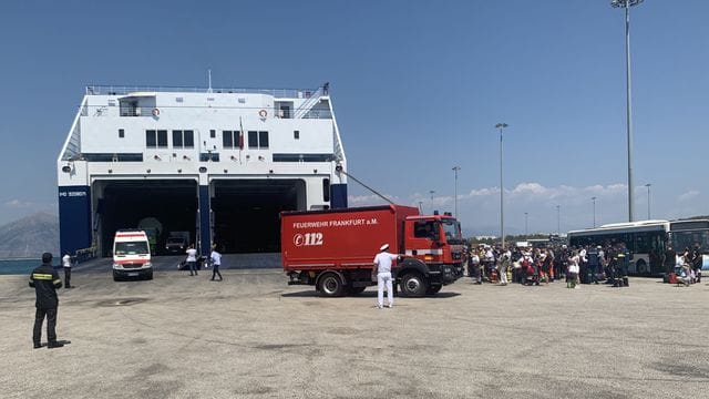Hessische Feuerwehrleute kommen in Griechenland an Hessische Feuerwehrleute kommen in Griechenland an