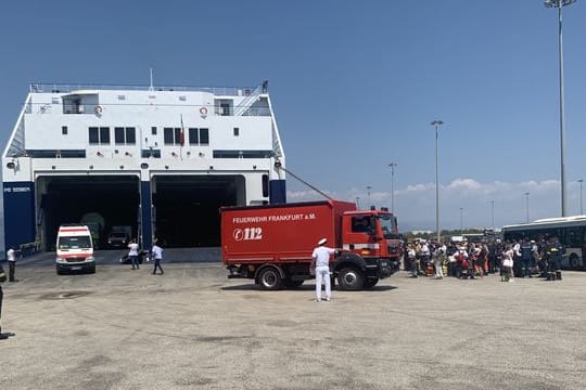 Hessische Feuerwehrleute kommen in Griechenland an