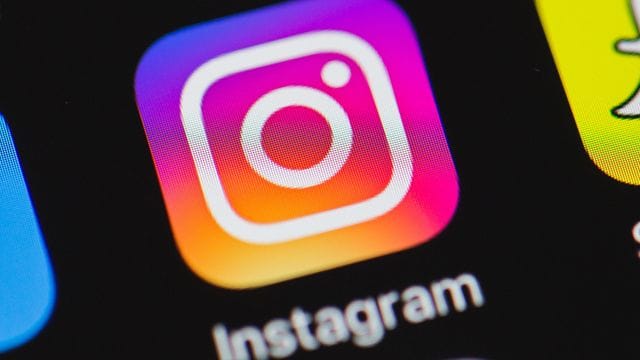 Das Logo von Instagram auf einem Apple iPhone.