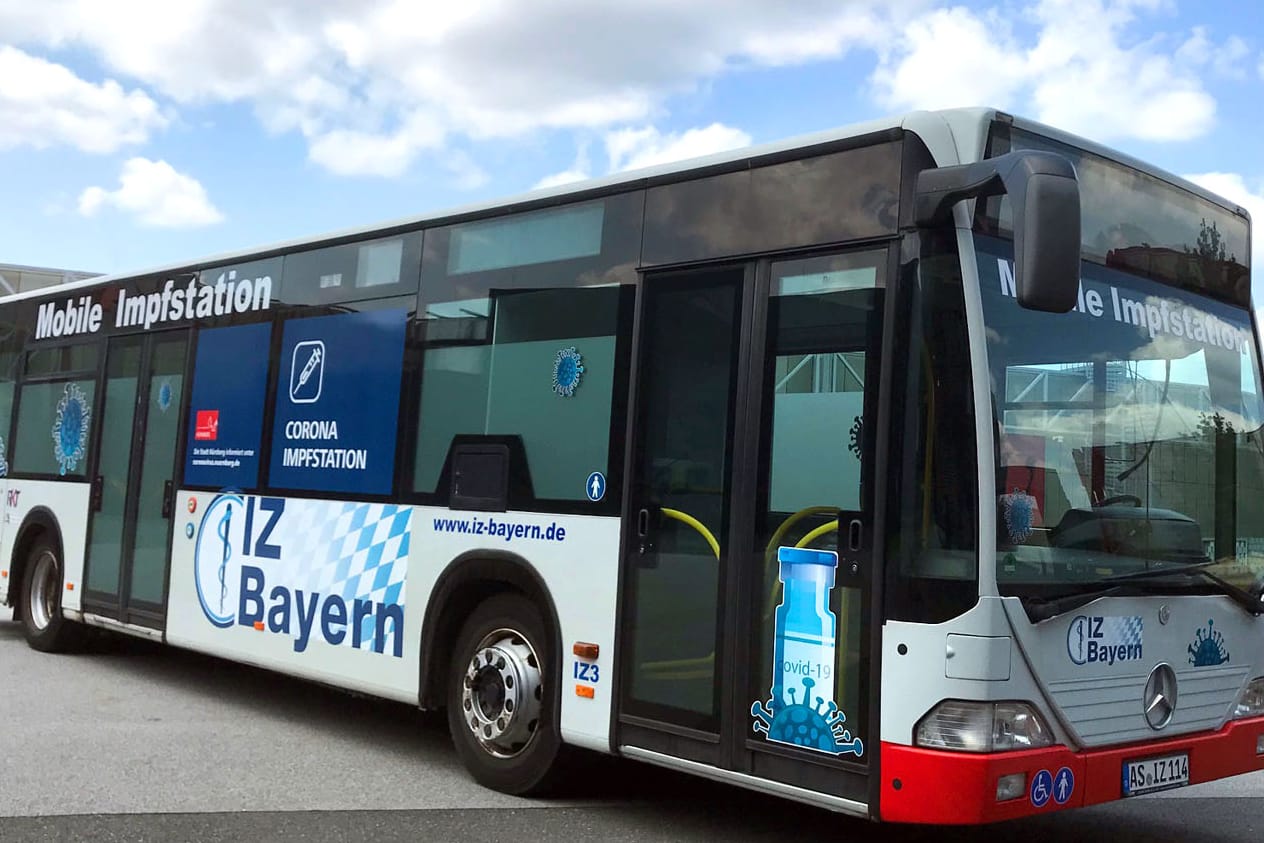 Mobile Impfstation in einem Impfbus: Der Impfbus macht unter anderem am Hauptmarkt in Nürnberg Halt.