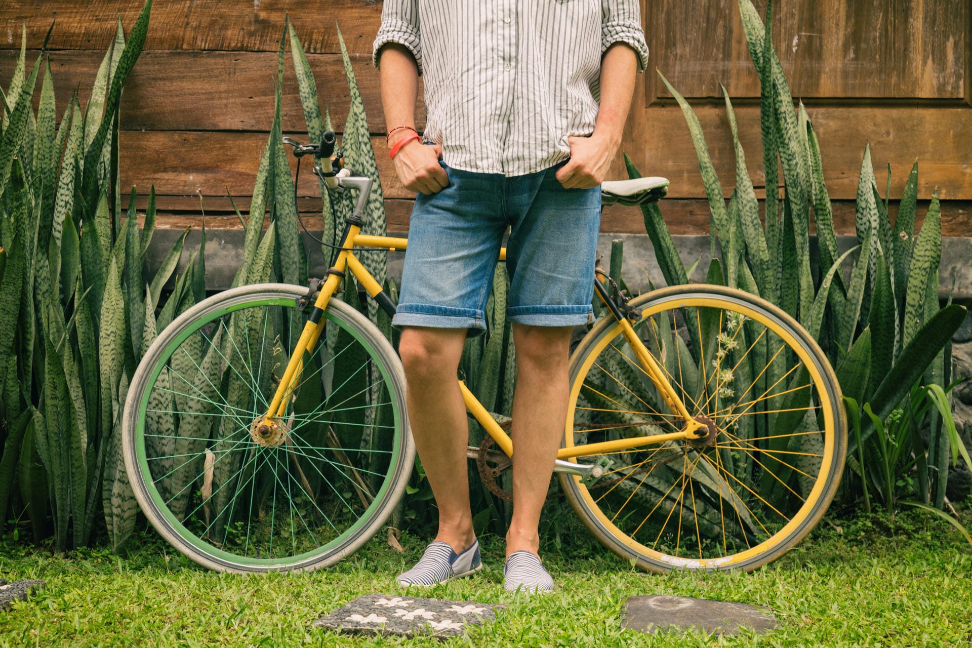 Mode-Klassiker im Angebot: Sparen Sie bei Otto 50 Prozent auf eine Jeansshorts von Mustang.