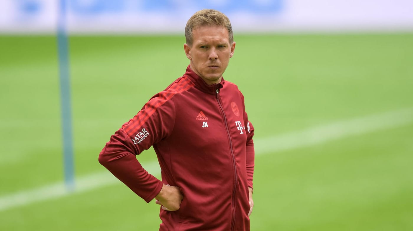 Julian Nagelsmann: Der Bayern-Trainer blickt mit Sorge auf den Wechseln Lionel Messis zu PSG.