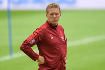 Julian Nagelsmann: Der Bayern-Trainer blickt mit Sorge auf den Wechseln Lionel Messis zu PSG.