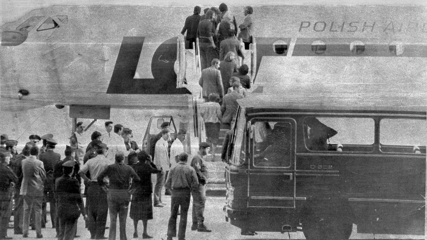 Flughafen Tempelhof in Berlin: Der Ost-Berliner Hans-Detlev Tiede entführte das Flugzeug der Gesellschaft LOT in den Westen.