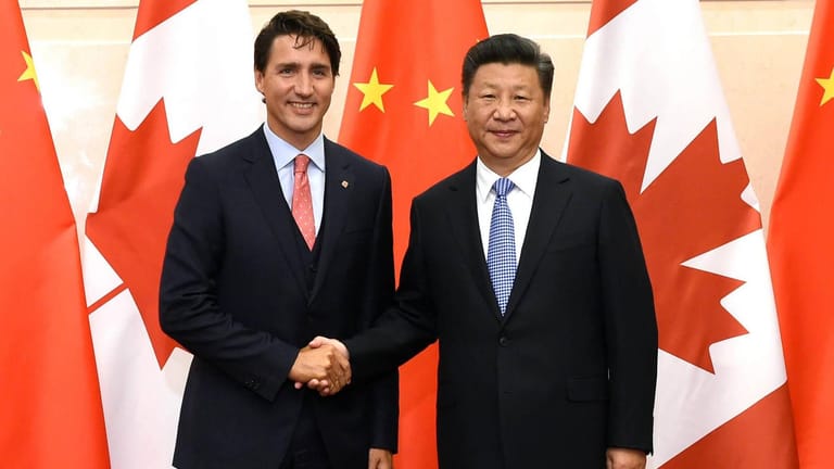 Kanadas Premierminister Justin Trudeau (li.) und Chinas Staatschef Xi Jinping (re.): Ein chinesisches Gericht verurteilte den Kanadier Michael Spavor zu elf Jahren Gefängnis