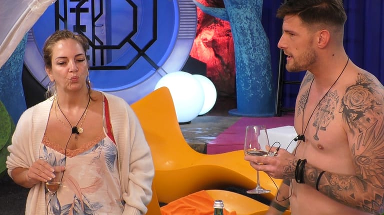 "Promi Big Brother": Kaum eingezogen eckt Pascal Kappés mit Daniela Büchner an.