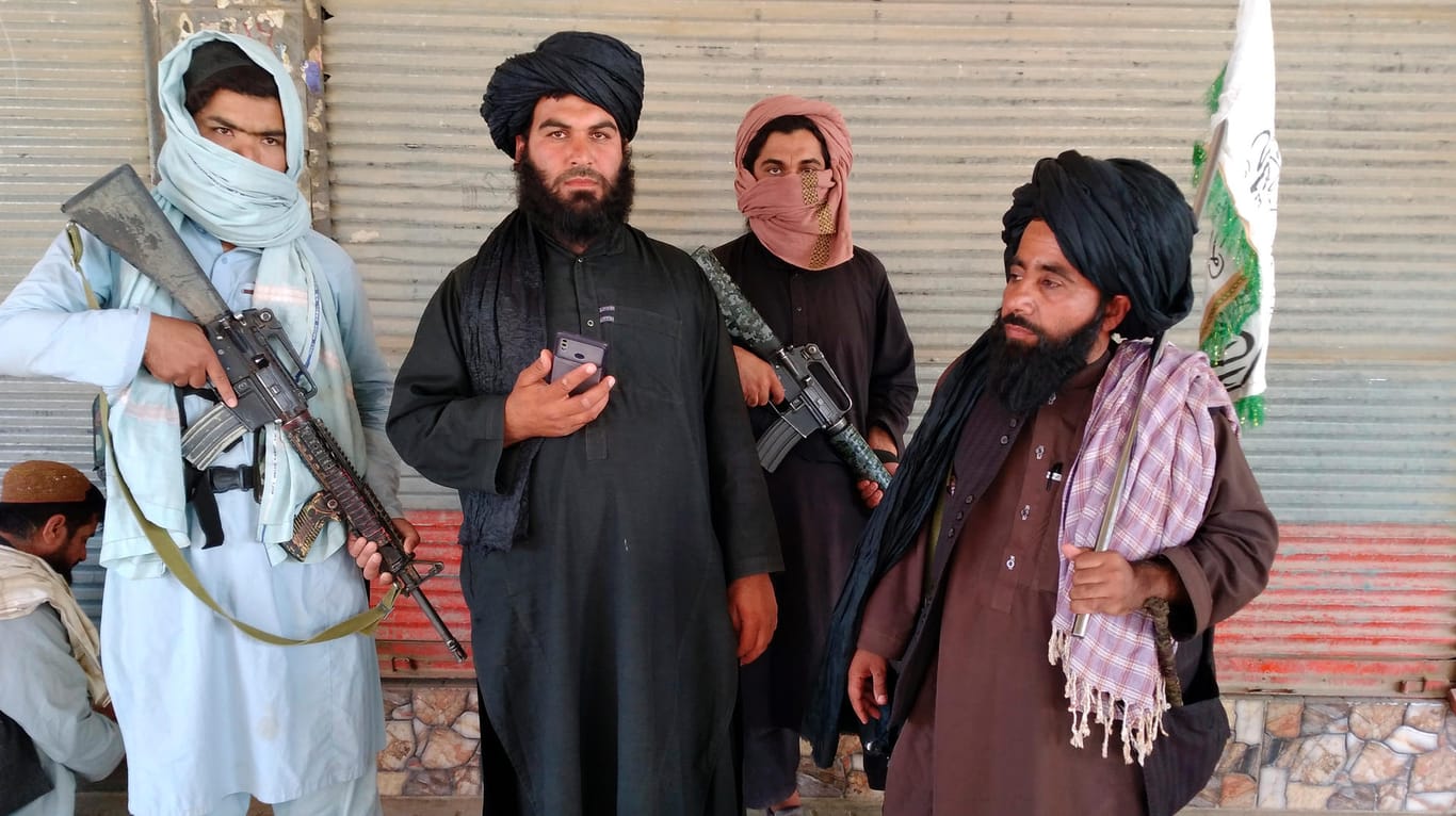Taliban-Kämpfer in Farah: Auch die Provinz südöstlich von Kabul wurde eingenommen.