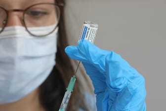 Die Impfkampagne in Deutschland stockt: Das führt auch dazu, dass teilweise Vakzine nicht mehr verwendet werden können.