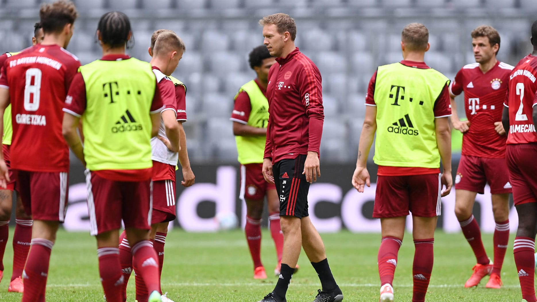 Mit Spannung erwartet: Der FC Bayern geht in seine erste Saison mit dem jungen Startrainer Julian Nagelsmann (M.).