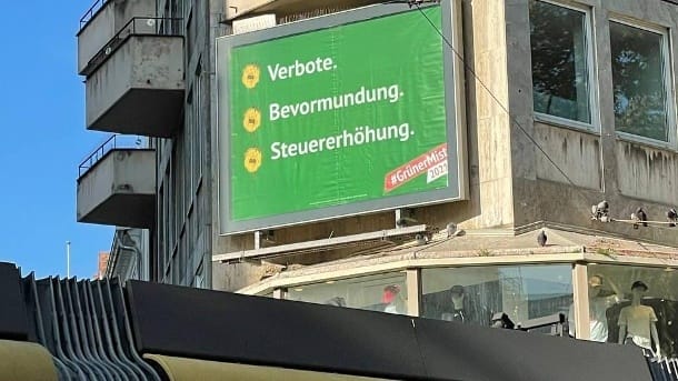 Die Schmähplakate gegen die Grünen haben Empörung ausgelöst.