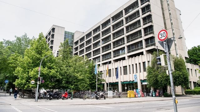 Das Gerichtsgebäude in München ist zu sehen, in welchem sich das Amtsgericht befindet (Archivbild): Hier findet der Prozess statt.