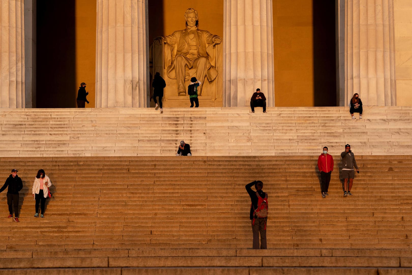 Menschen besuchen das Lincoln Memorial an der National Mall (Symbolbild): Die Daten der jüngsten US-Volkszählung wurden veröffentlicht.