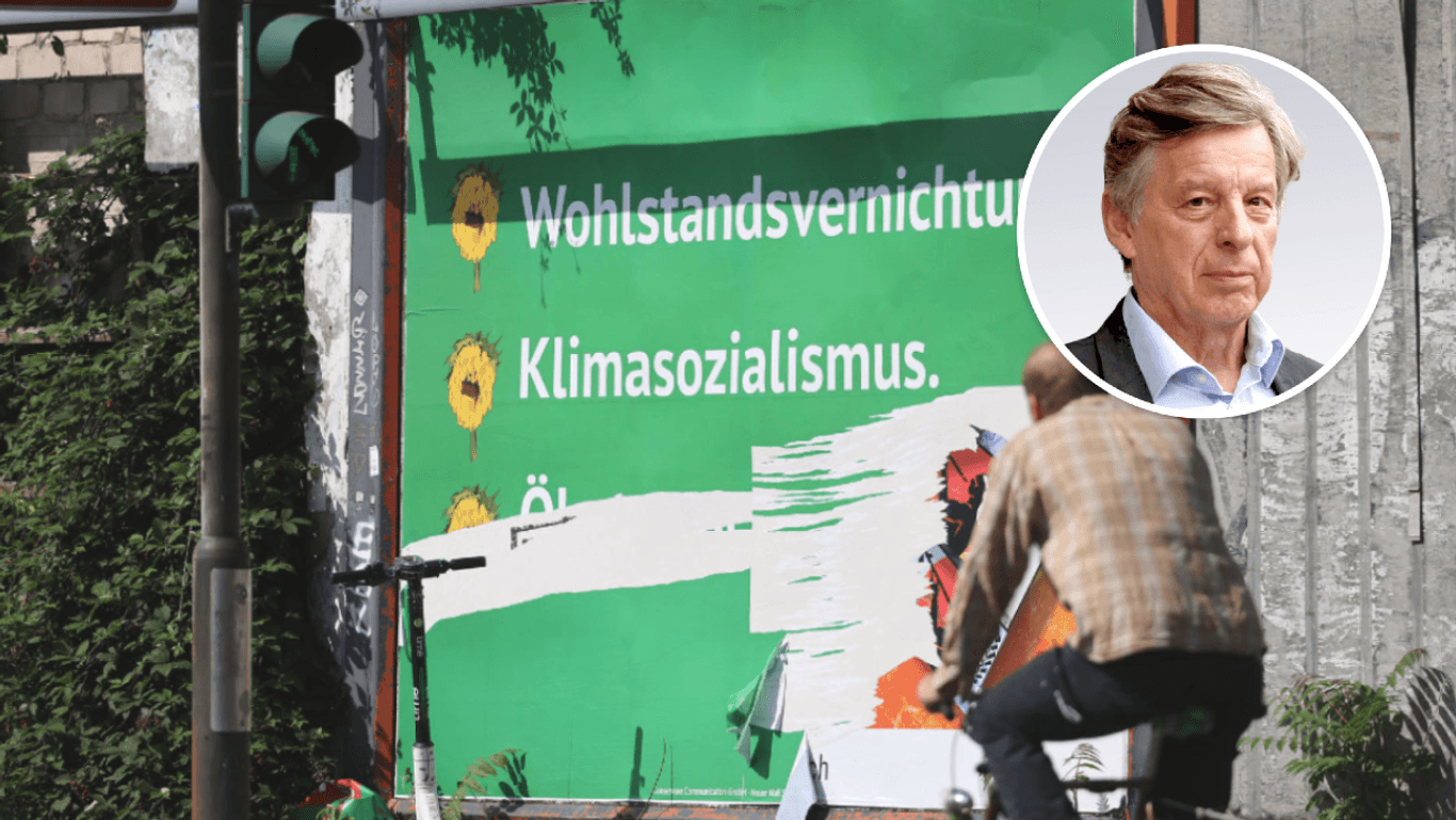 Ein Plakat mit den Schriftzügen "Wohlstandsvernichtung" und "Klimasozialismus" hängt am Straßenrand: Die Schmähkampagne gegen die Grünen hat Empörung ausgelöst.
