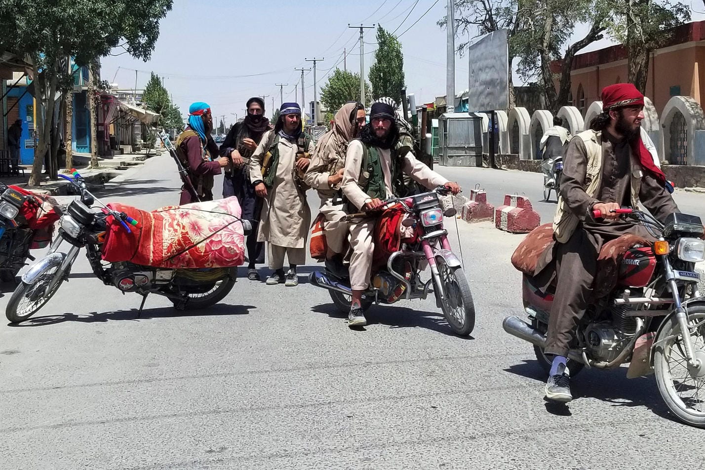 Taliban-Patrouille in Gasni: In den vergangen Tagen haben die Kämpfer diverse Provinzhauptstädte Afghanistans erobert.