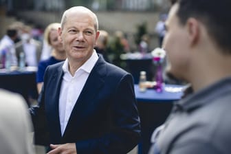 SPD-Kanzlerkandidat Olaf Scholz beim Besuch der Jugendberufsagentur in Hamburg-Harburg: Für ihn sieht es zur Zeit gut aus.