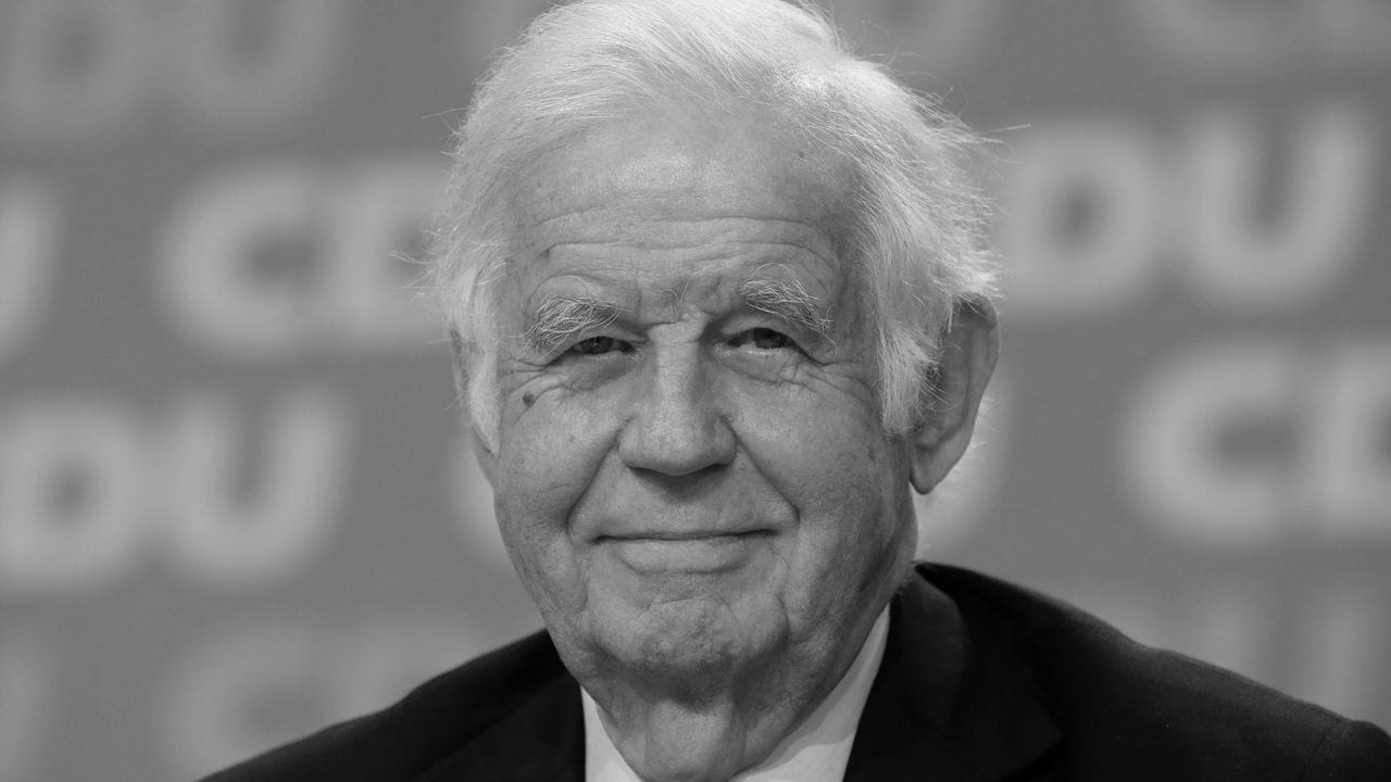 Kurt Biedenkopf im Juni 2015. Kurt Biedenkopf im Juni 2015.