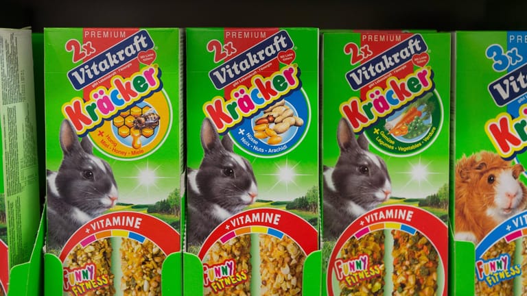 Tierfutter für Kaninchen (Symbolbild): Zooplus soll übernommen werden.